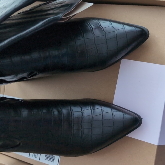 Brand New Journee Collection Wide Calf Therese boot in black - Picture 3 of 7